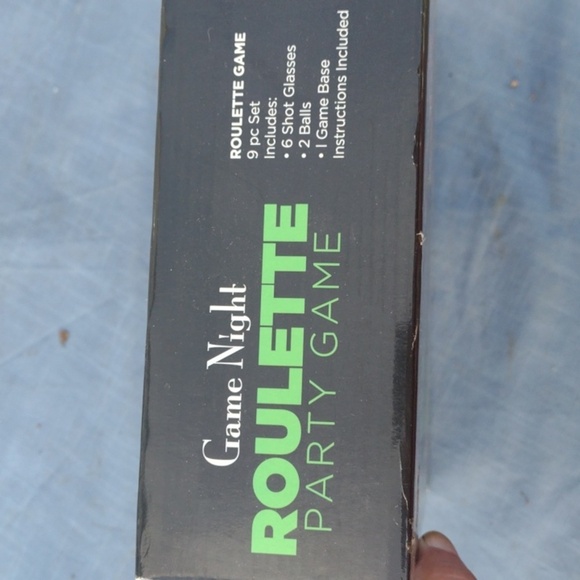 Roulette Party Game with Shot Glasses NWT - Picture 2 of 3